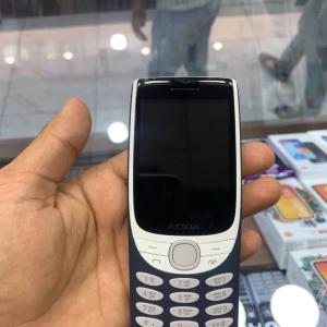 Смартфон Nokia 8210 4G