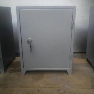 Металлический сейф