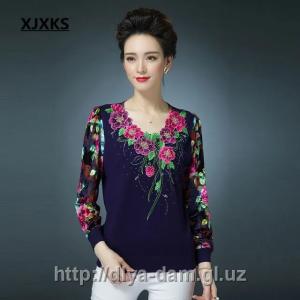 Женский джемпер с вышивкой