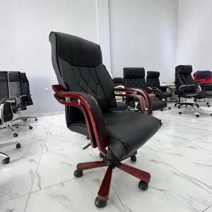 Katta ofis kreslosi