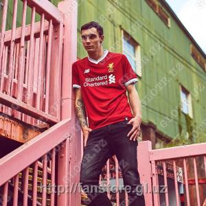 Футбольная форма Ливерпуля 2017/18