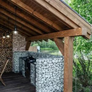 Кухня из габиона в дачном участке