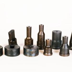 Metall zımbalama uchun zımbalar va qoliplar