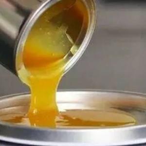 Yelimning afzalliklari orasida tezkor sozlash, namlik va quyosh nurlariga qarshilik, yuqori va past haroratlarga yaxshi bardoshlik, harakatchanlik, ishonchli yopishqoq kuch.