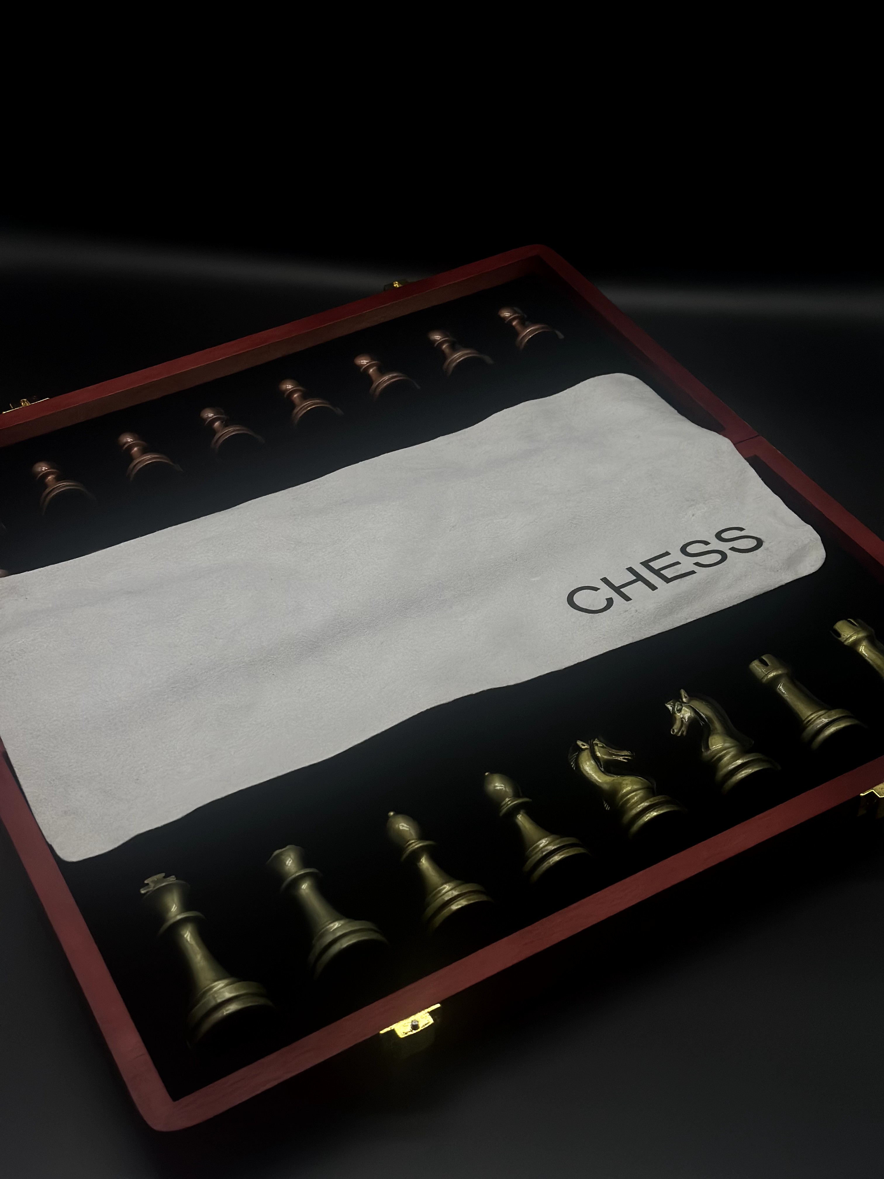 Шахматы с металлическими фигурами CHESS