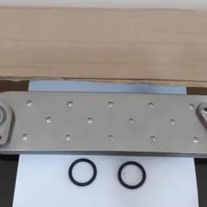 Масляной радиатор двигателя 4 HF1 ISUZU  NQP 71, NP 37