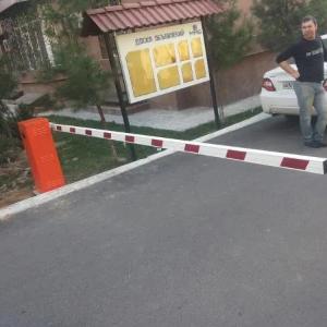 O'rnatish bilan to'siq, 6 metrli bom.