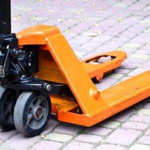 Ручные гидравлические тележки (транспаллет)