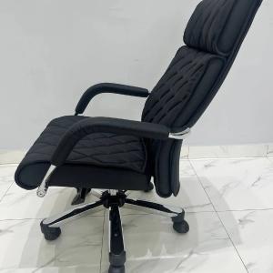 Menejer Diamond uchun ofis kafedrasi