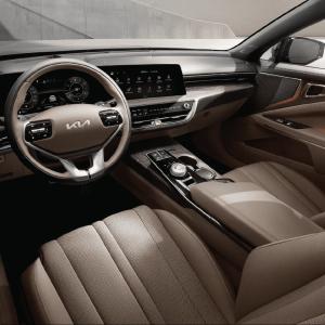 Автомобиль Kia K8