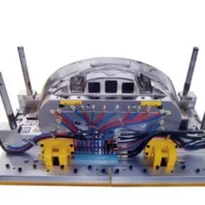 Avtomobil bamperlari uchun qolipni bosing