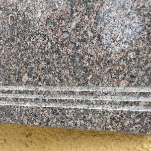 Qadam, zinapoya granit