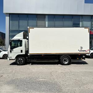 ISUZU NPR 82L