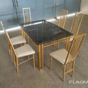 Kreslolar bilan stol