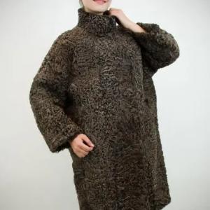 Qorako'l mo'ynali palto "GERDA"