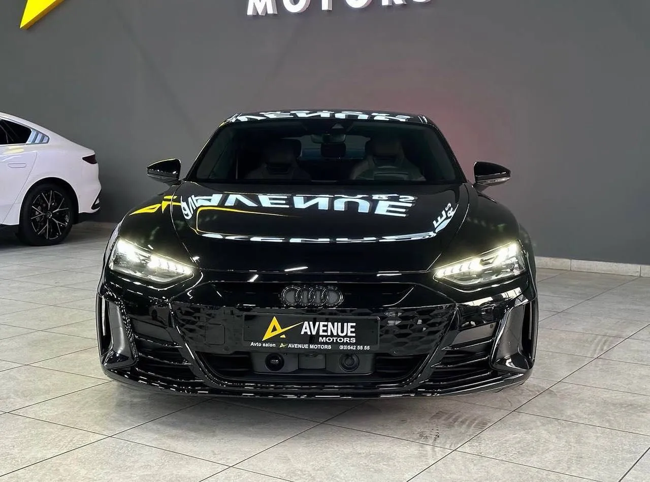 Электромобиль Audi e-tron GT 500km 2022