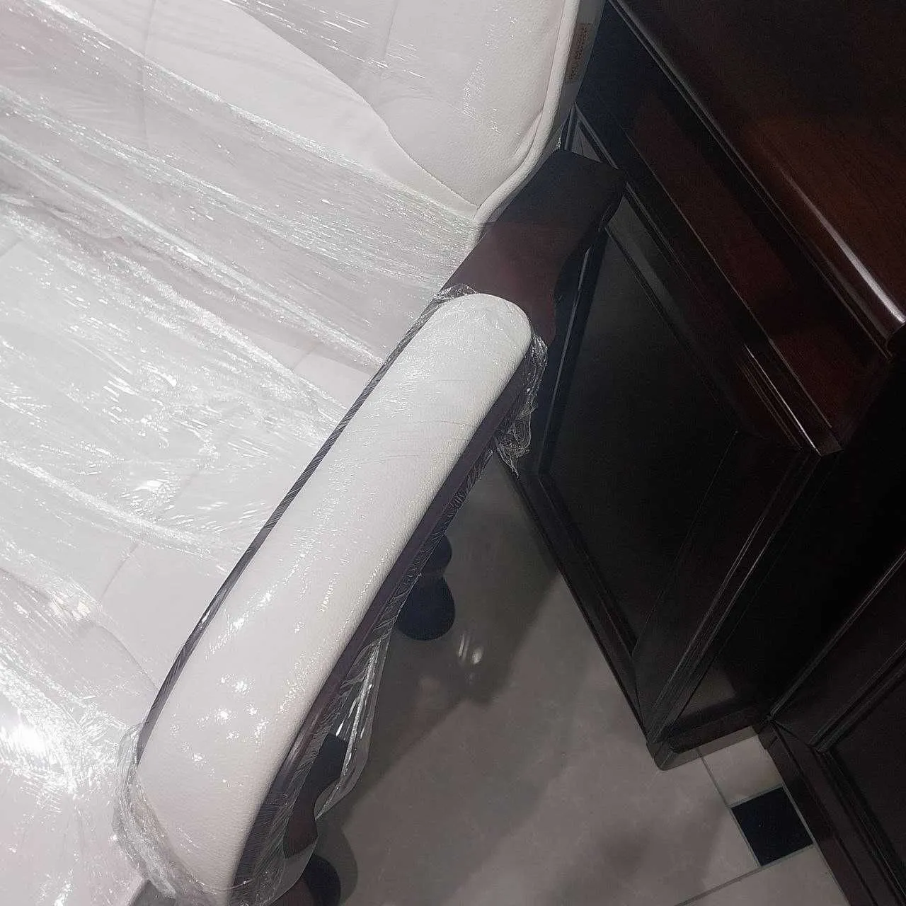 Menejer uchun ofis kreslosi