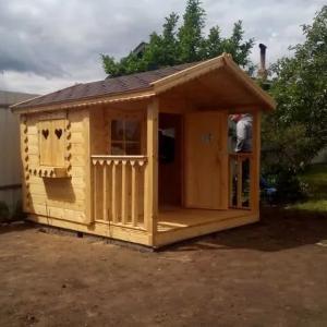 Будка в виде домика, отличное решение