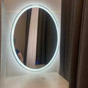 Orqa yorug'lik bilan oyna