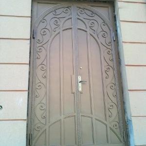 Badiiy soxta eshiklar va oddiy eshiklar