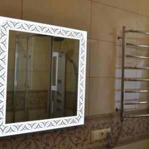 Orqa yorug'lik bilan oyna