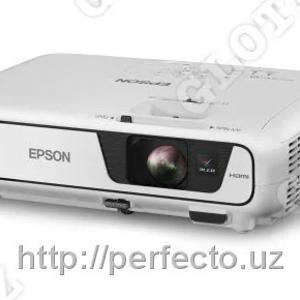 Epson EB-S31 proyektori sanab o'tilgan.
