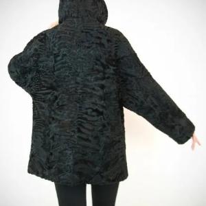 Qorako'l mo'ynali palto "ILONA"