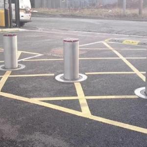 To'qnashuvga qarshi qurilmalar va zarbaga chidamli ustunlar