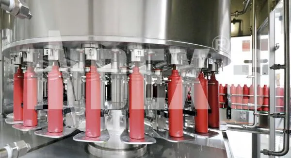 Ketchup, mayonez, soslar uchun shisha quyish liniyalari. Ketchup mayonezini shishaga soling