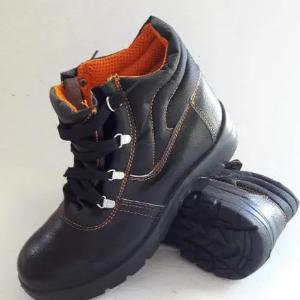 Ботинки с защищенным металлическим подноском М-901