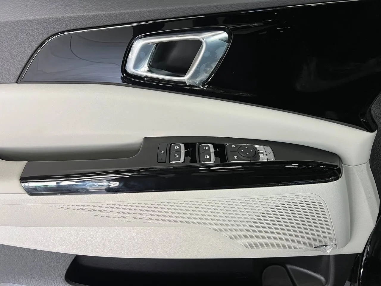 Электромобиль KIA Carnival 2023