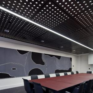 Потолок из алюминиевых панелей