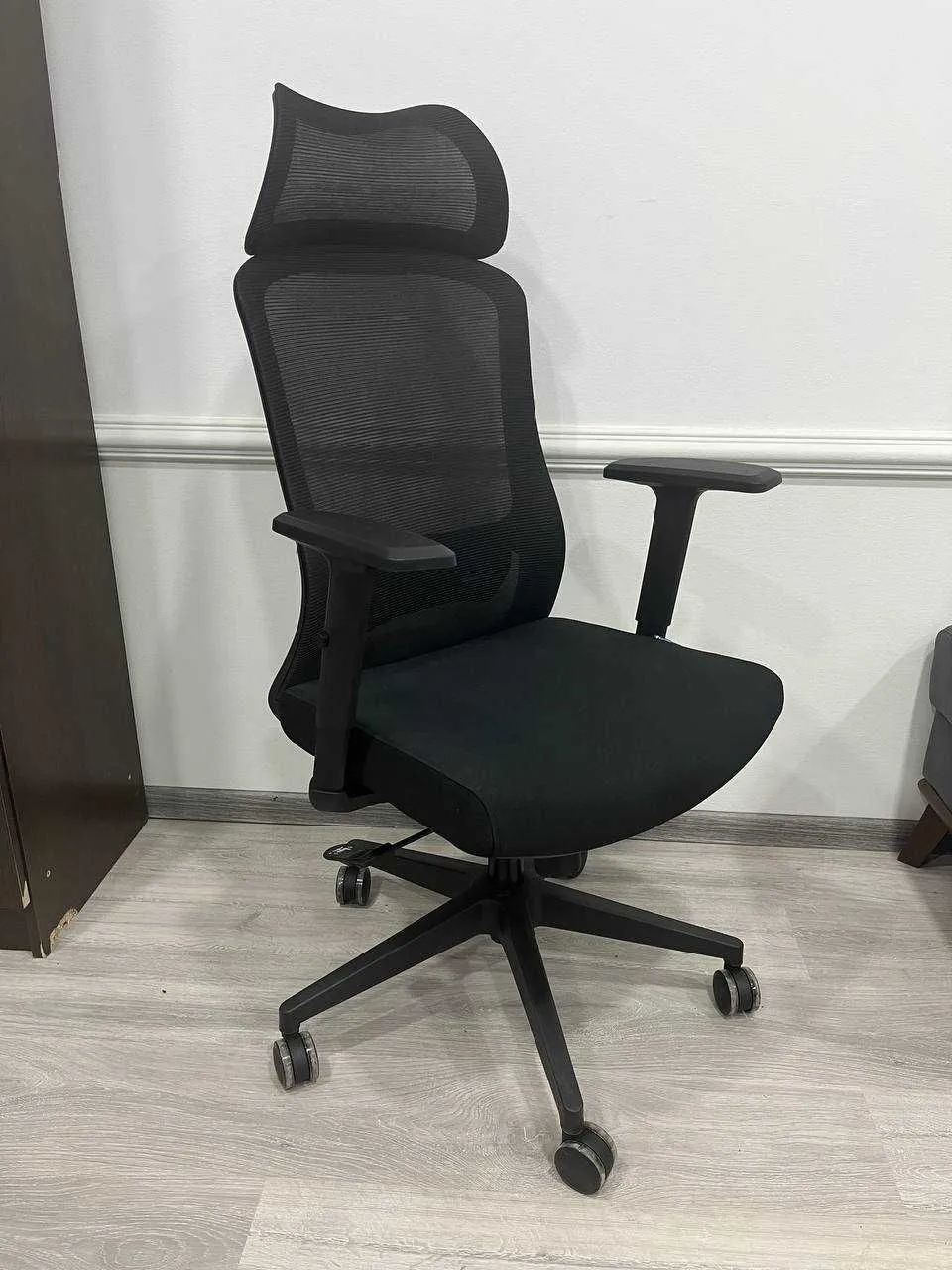 Ofis kreslosi to'ri