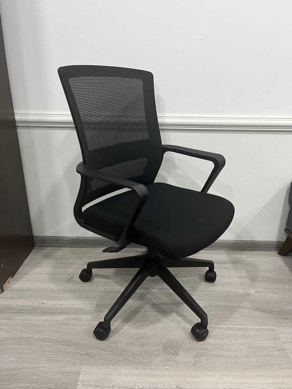 Zamonaviy ofis kreslosi