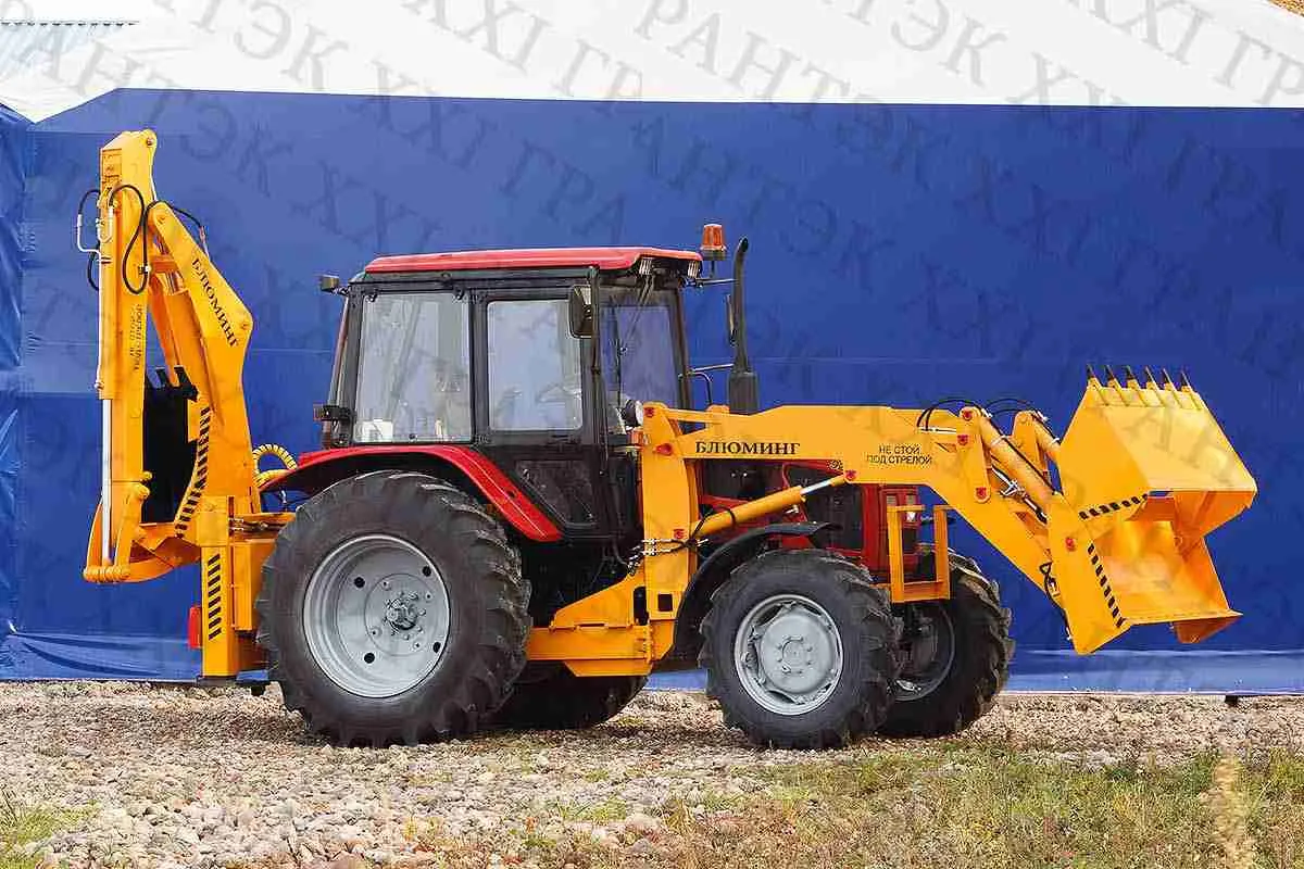 An'anaviy tutqichli DEM 310-01 ekskavator-yuklagich