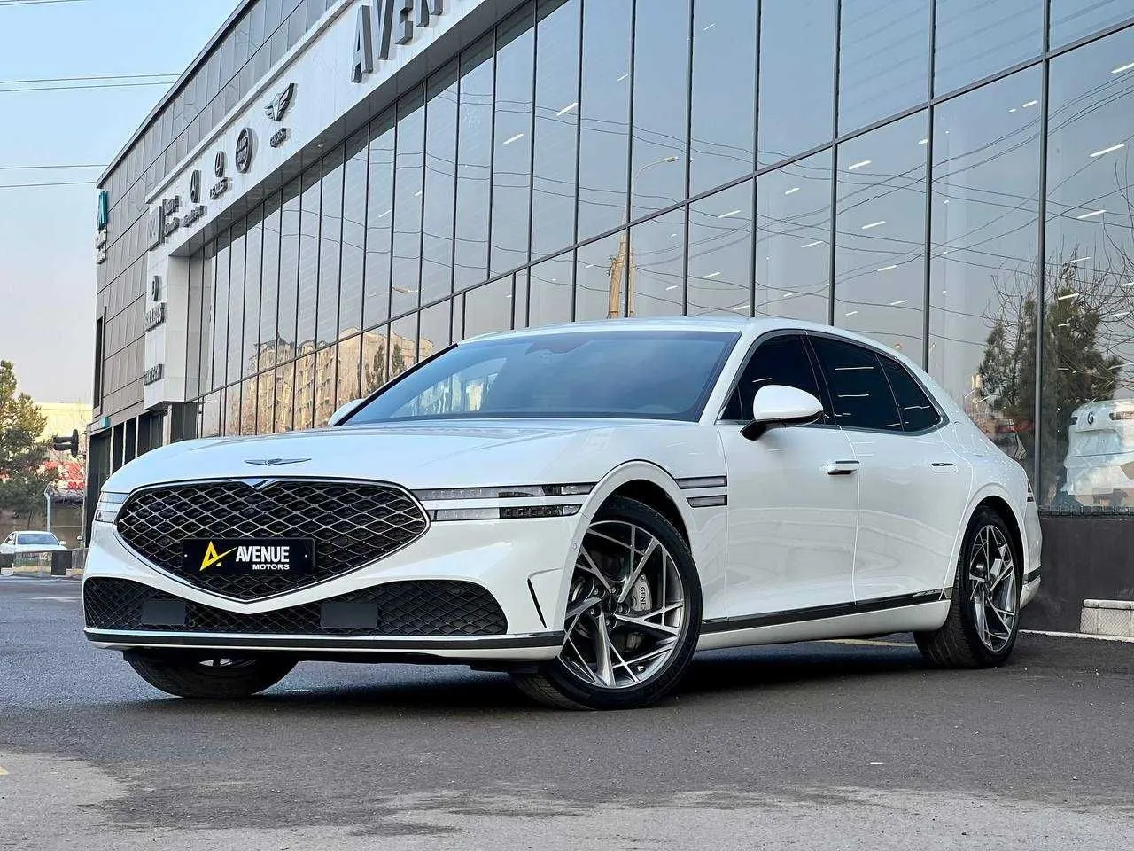 Электромобиль Genesis G90 2022