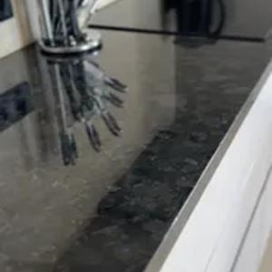 Granit labradorit ko'k ko'zli