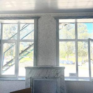 Камин из натурального мрамора