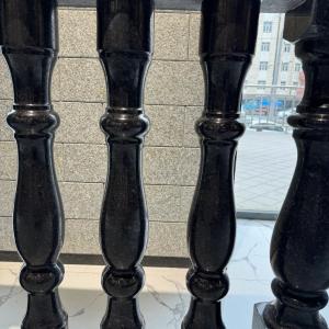 Полированные круглые балясины из Black Diamond гранит