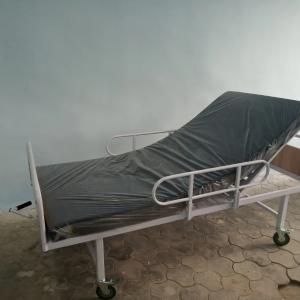 G'ildiraklarda sozlanishi mumkin bo'lgan tibbiy yotoq