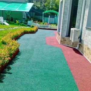 Резиновая плитка вокруг бассейнов