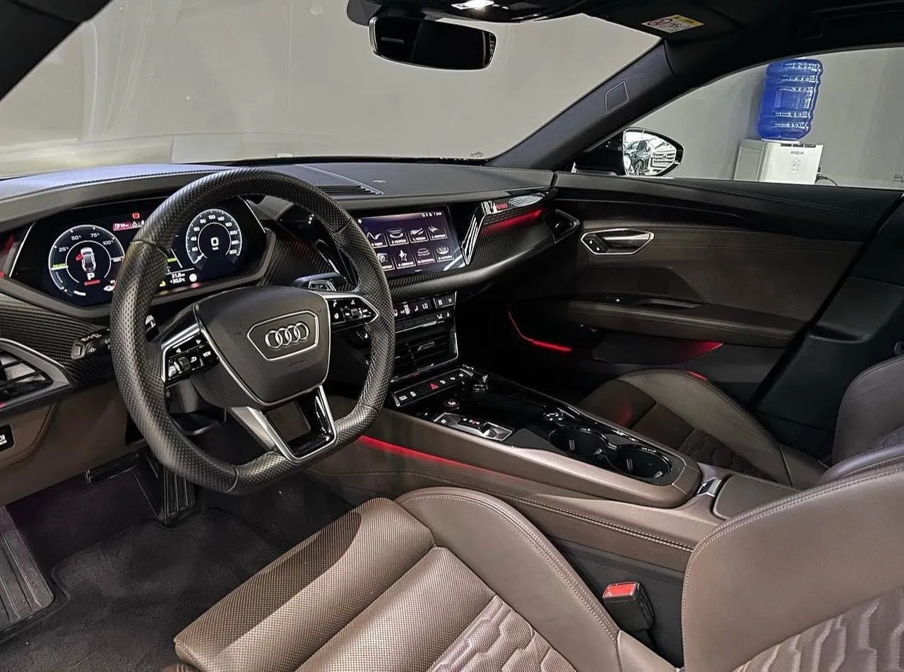 Электромобиль Audi e-tron GT 500km 2022