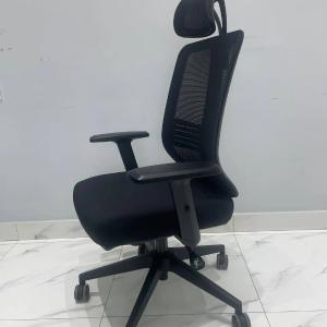 Menejer uchun ofis kafedrasi 94