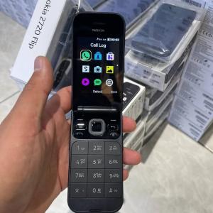 Смартфон Nokia 2720 Flip