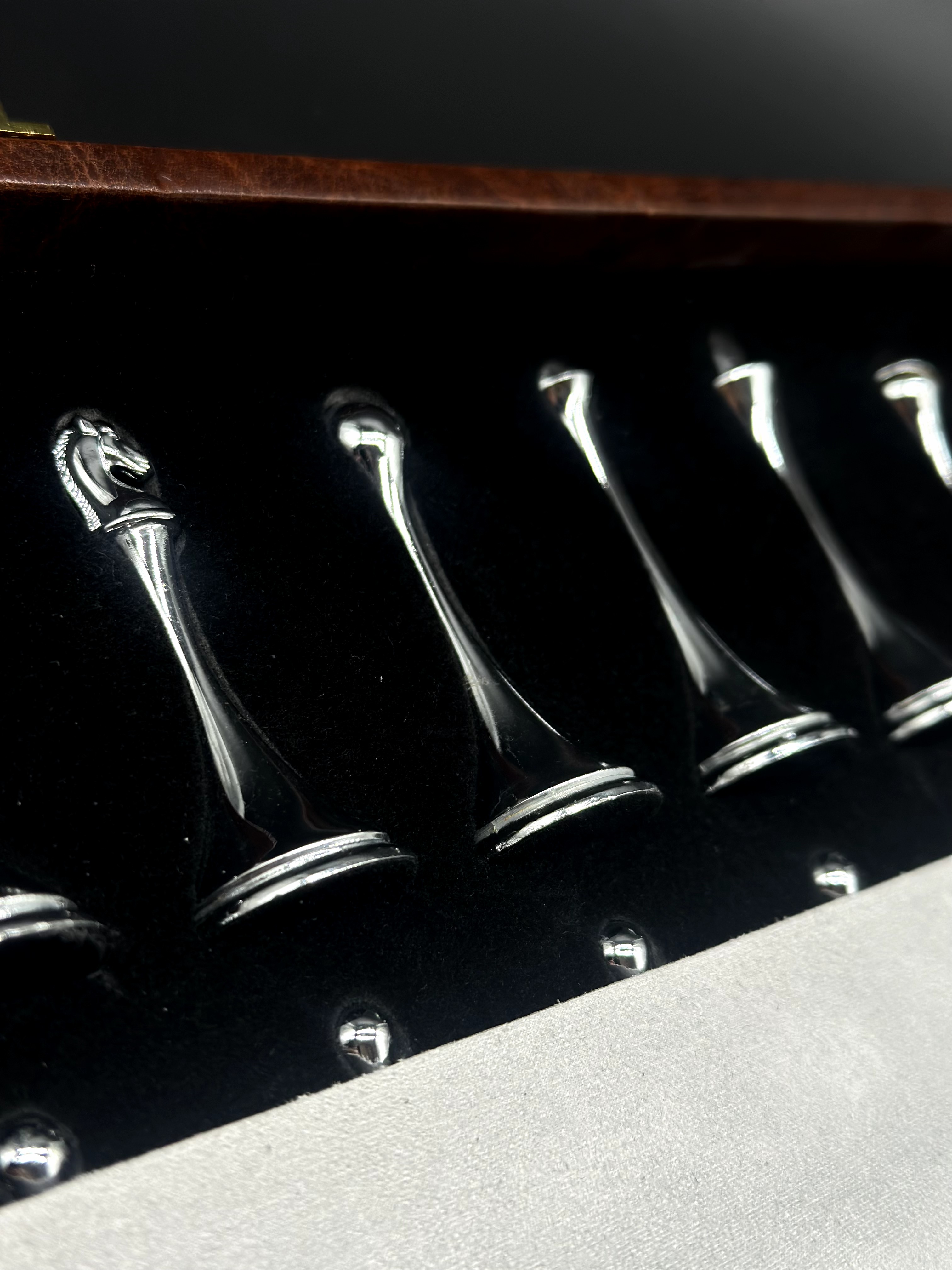 Шахматы с металлическими фигурами CHESS