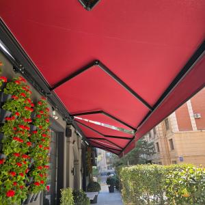 Avtomatik markiza - ochilib-yopiladigan naveslar