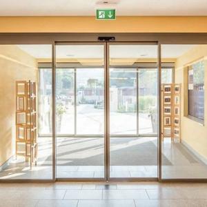 DORMA ES 75 avtomatik surma eshiklariga teging