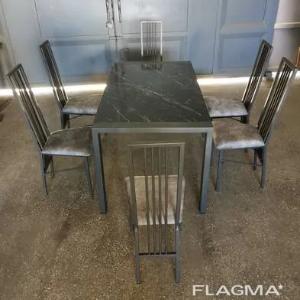 Kreslolar bilan stol