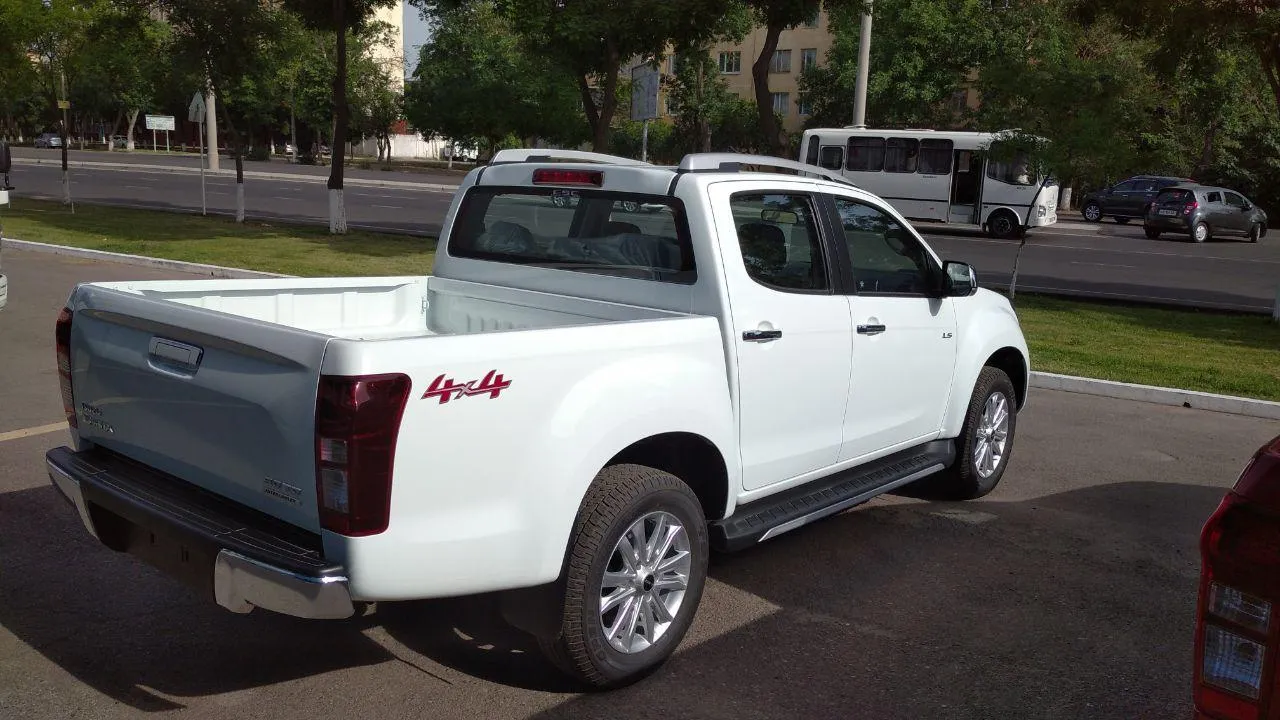 ISUZU