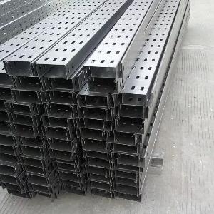 Kabelni o'rnatish uchun teshilgan yamoq